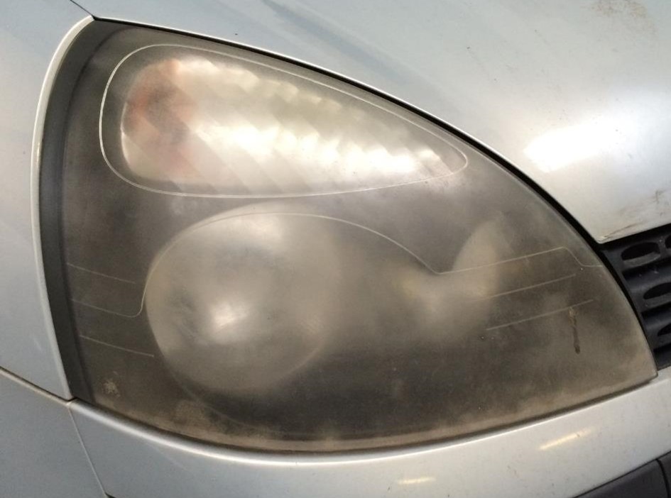 Polijsten koplamp before